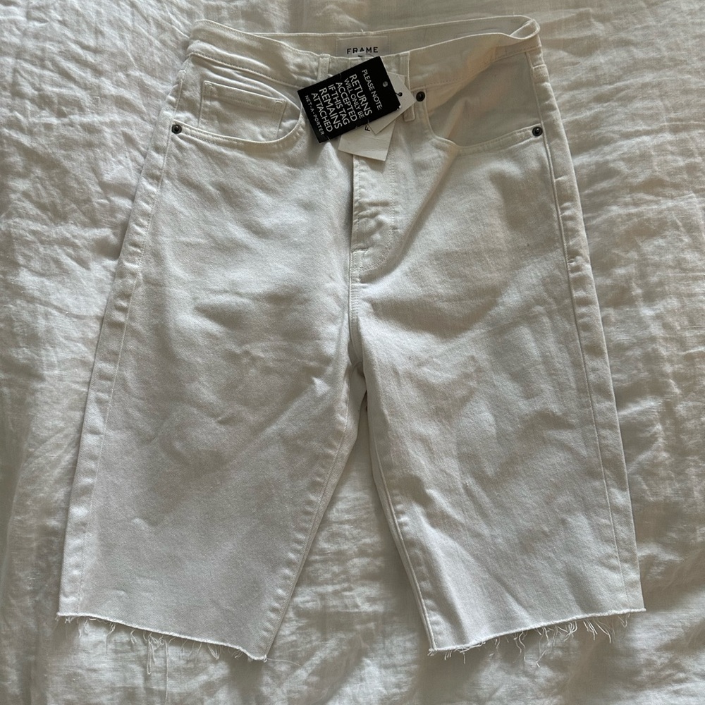 Frame Denim Le Vintage Bermuda shorts in white. NWT. Size 27.